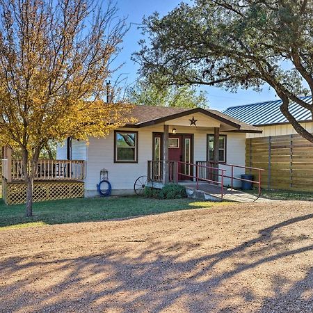 Cozy Fredericksburg Studio Near Wineries! Екстер'єр фото